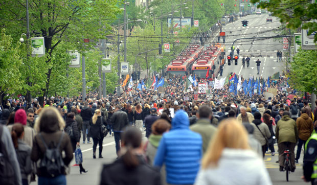 Настављене протестне шетње грађана